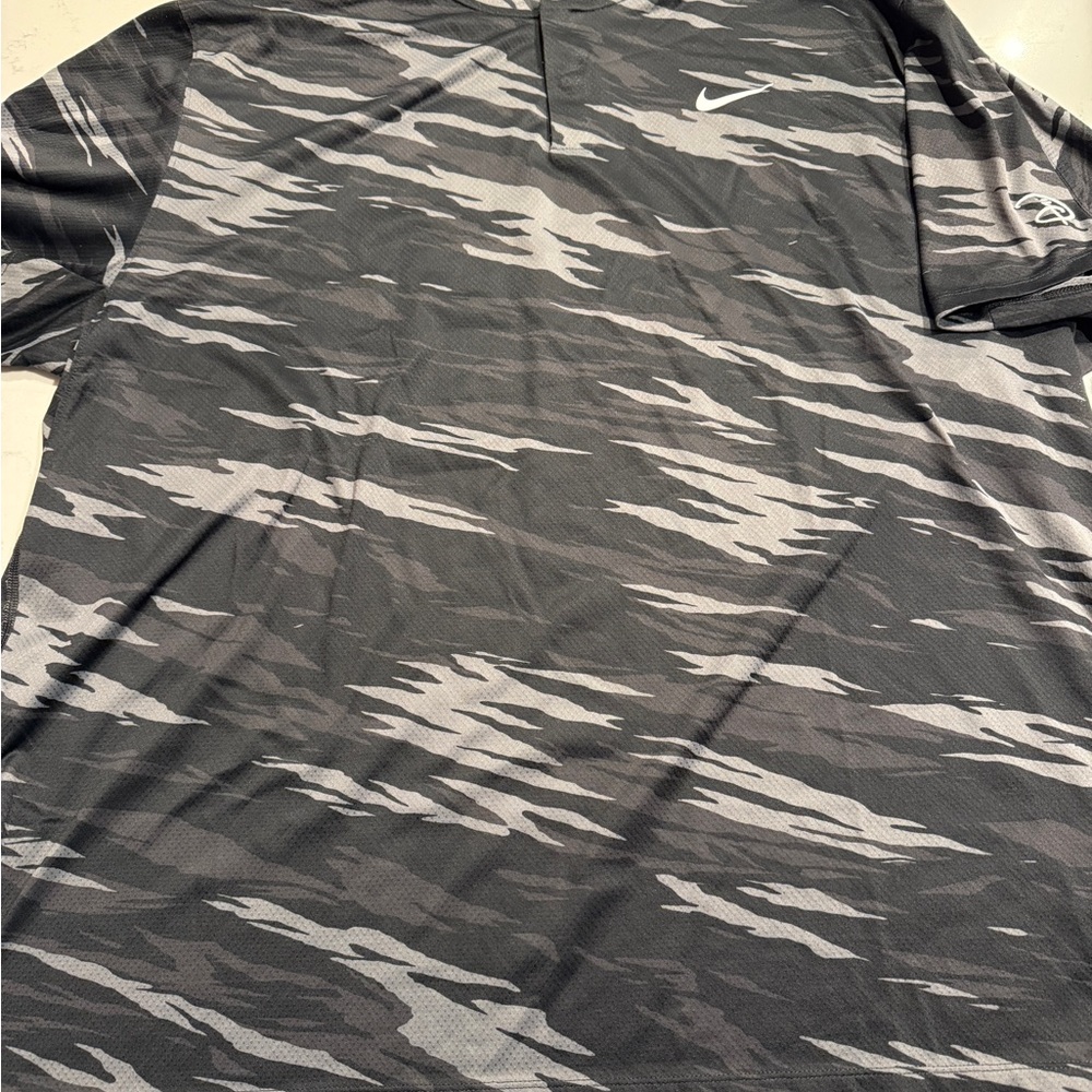 Nike/Tiger Woods Collection Men's Dark Camo Mock Polo Shirt
